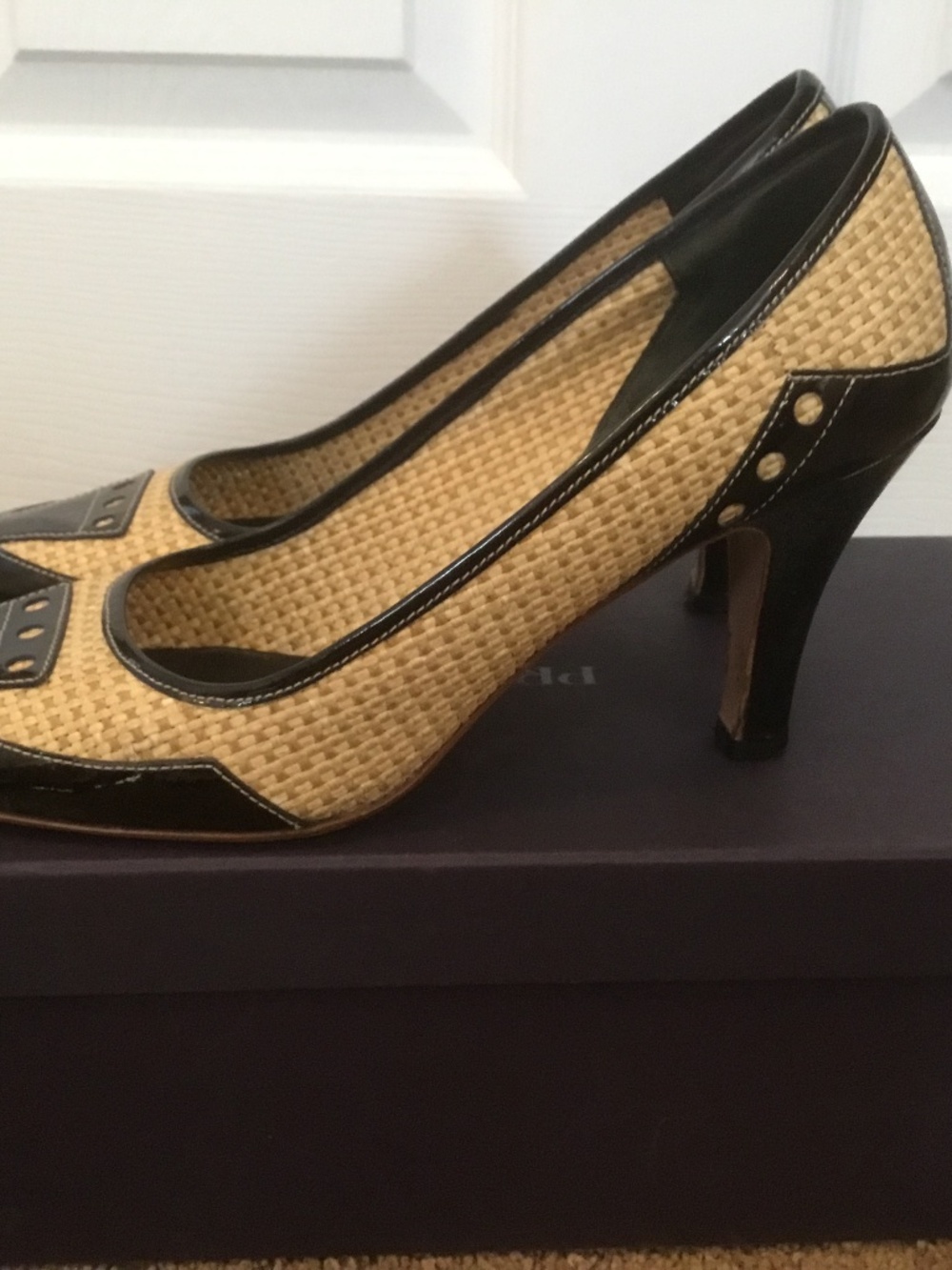 Prada Woven Raffia High Heels Cap Toe Patent Leather Heels (Size 8 1/2) - Picture 5 of 16
